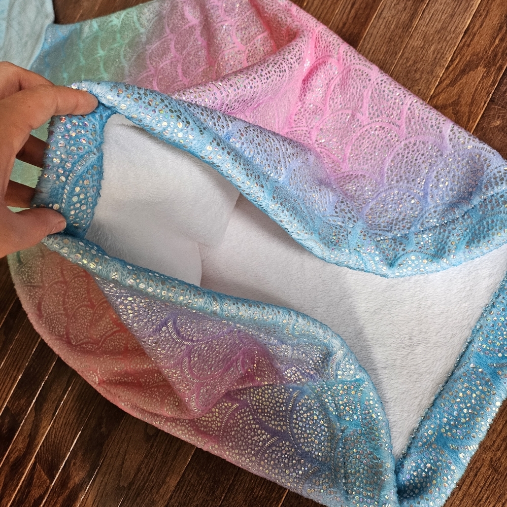 Mermaid Tail Blanket - Picture 6 of 6